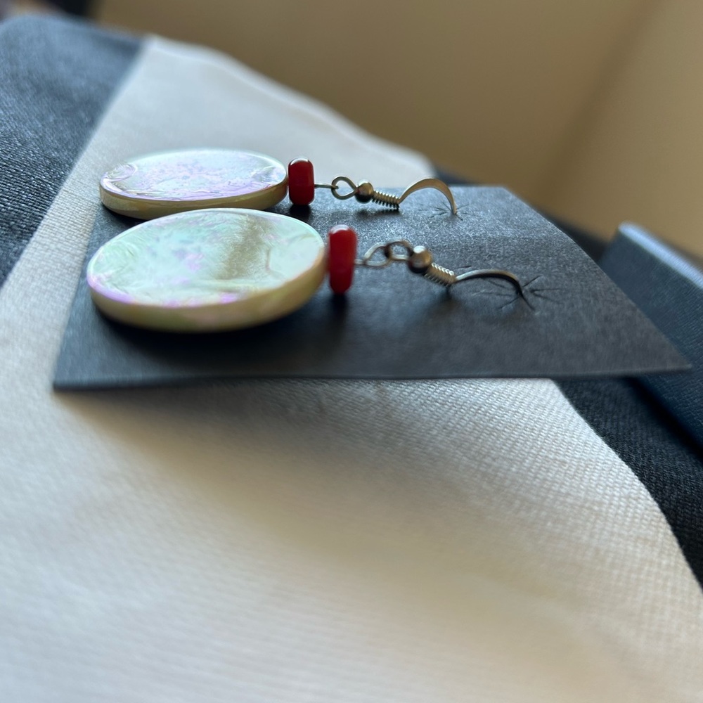 Abalone shell dangle earrings - Picture 2 of 2